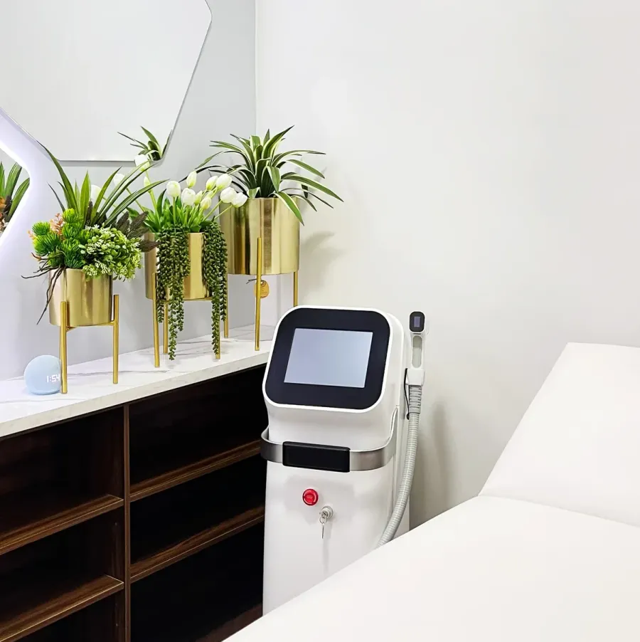 Equipo de láser de diodo en una cabina de Allure Skin