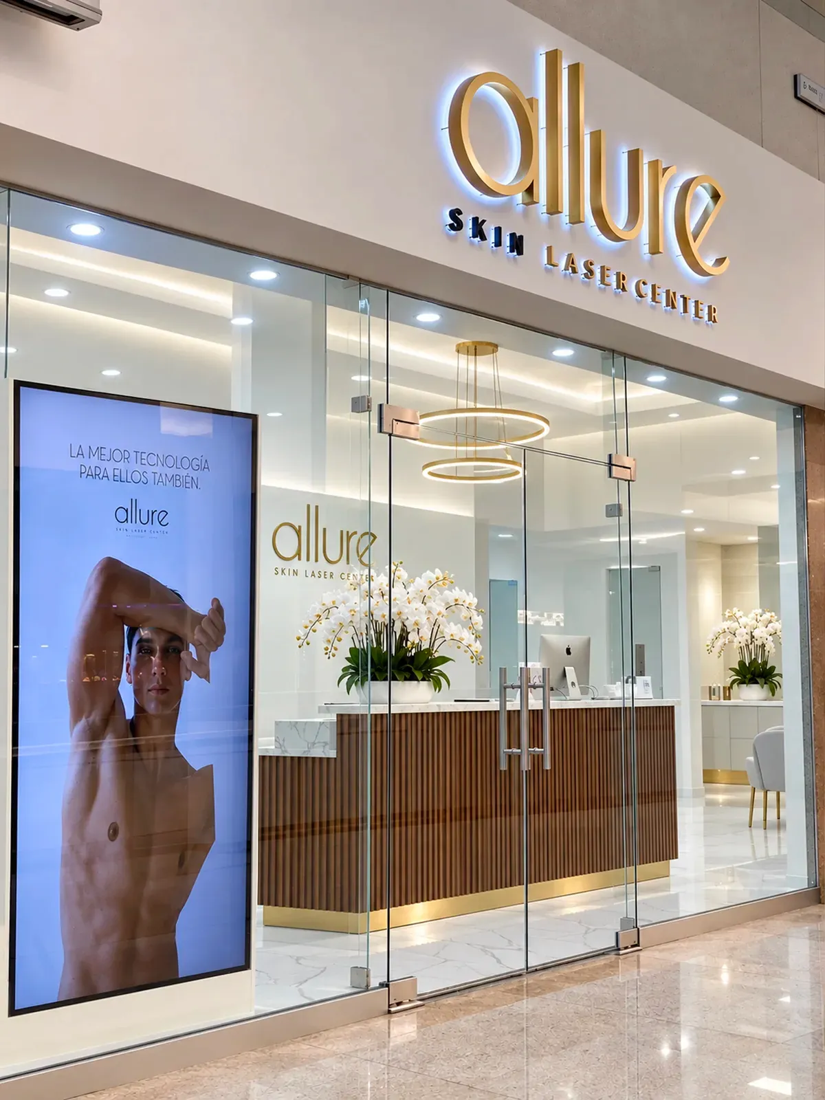 Fachada de Allure Skin en Plaza Gran Terraza Belenes, Zapopan: pantalla con el mensaje 